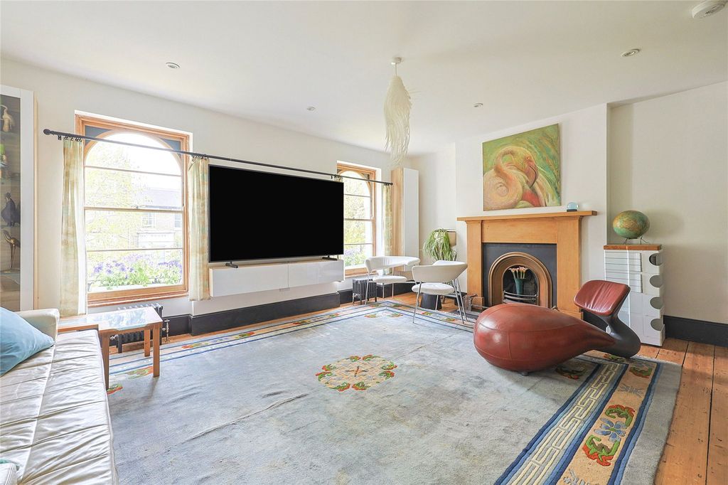 Property photo 3 of 14 Living Room