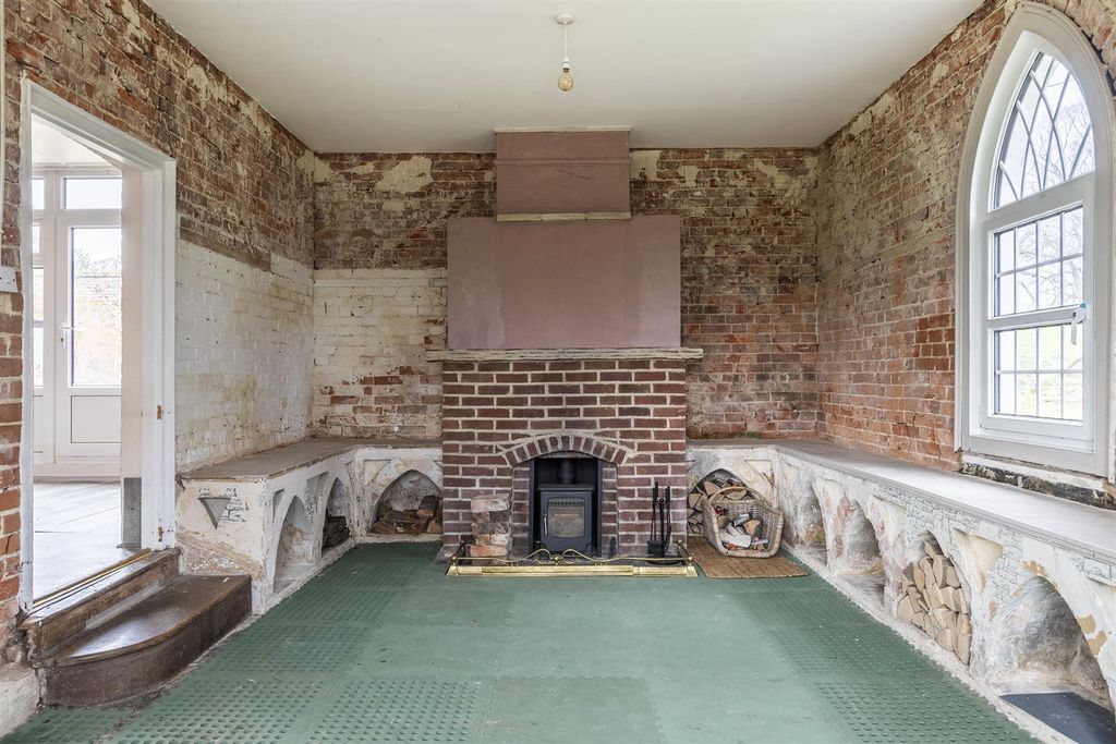 Property photo 3 of 23 Sitting Room