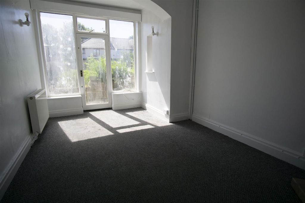 Property photo 3 of 10 Dinning