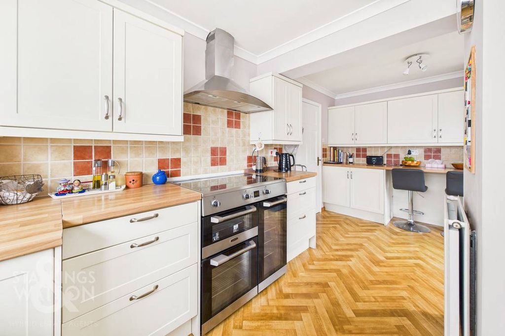 Property photo 3 of 21