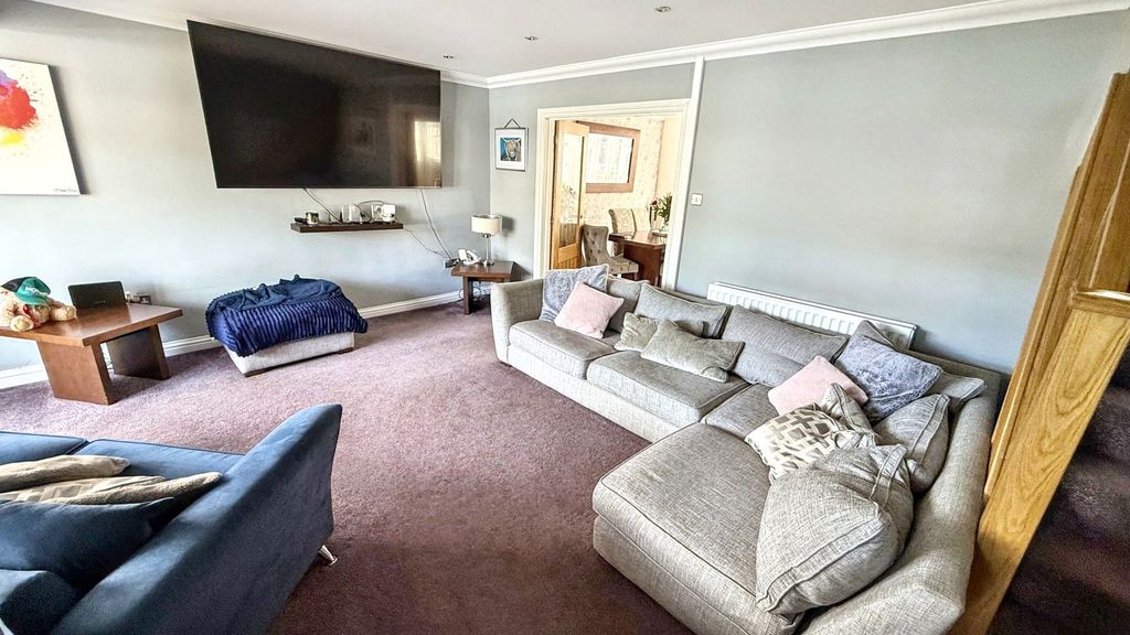 Property photo 2 of 35