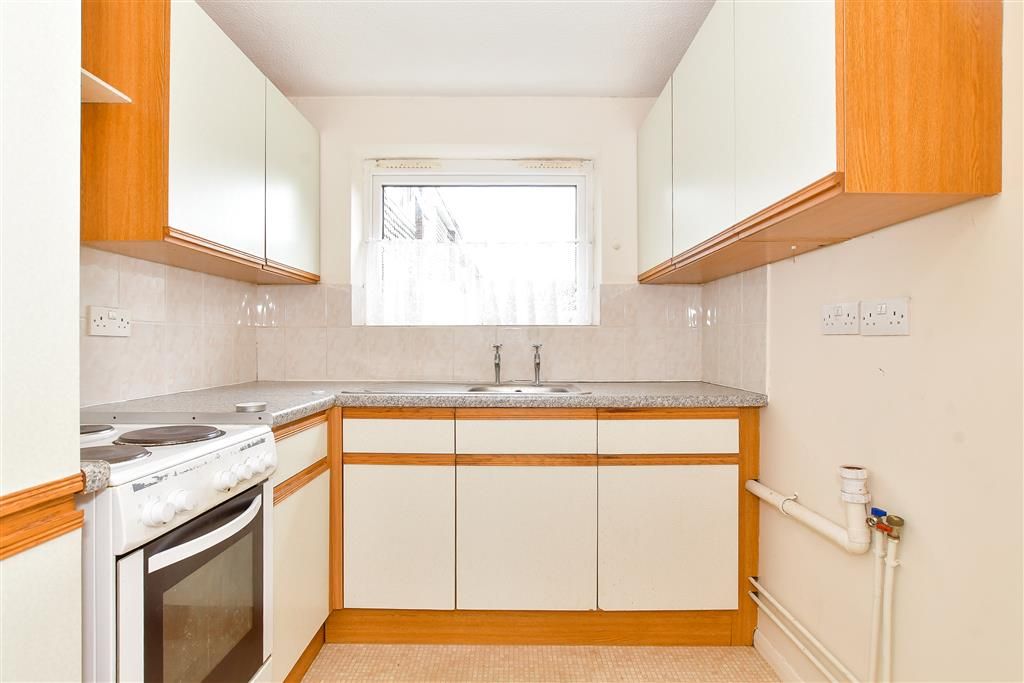 Property photo 3 of 9 Kitchen