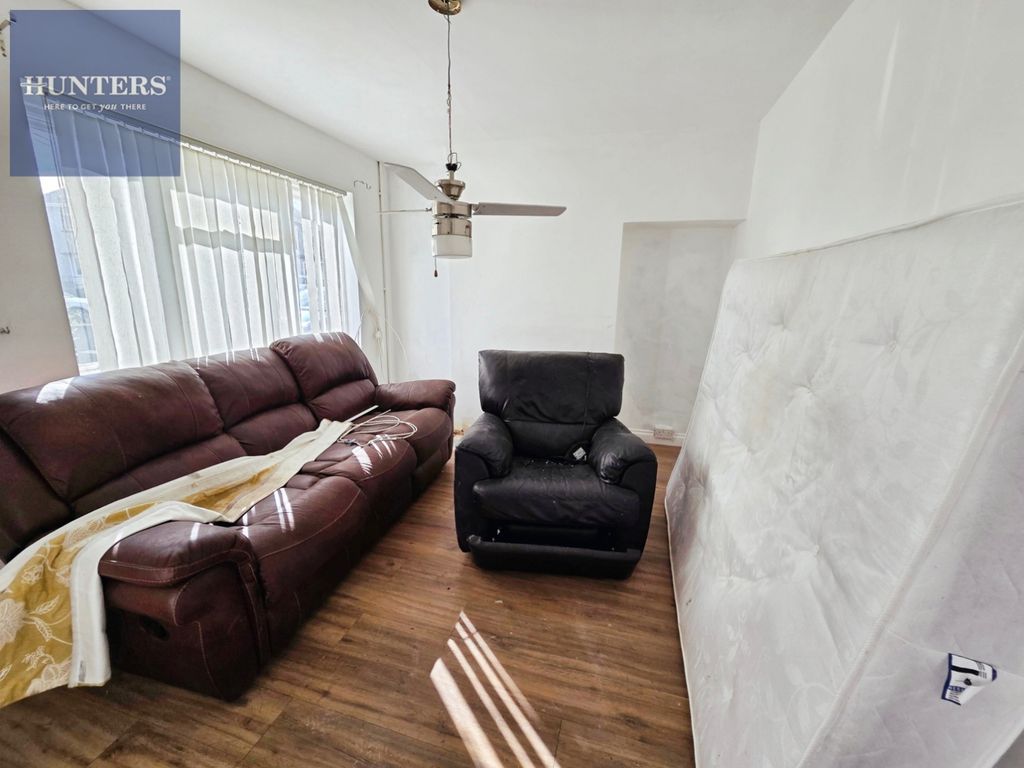 Property photo 2 of 11 Pbox-Img.Jpg