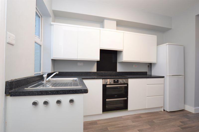 Property photo 2 of 7 Fitted Kitchen