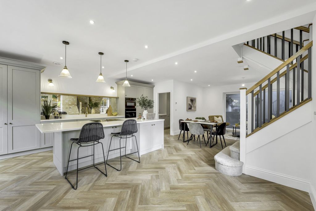 Property photo 3 of 24