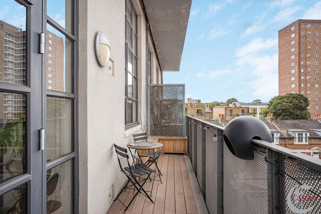 Property photo 3 of 28 Balcony