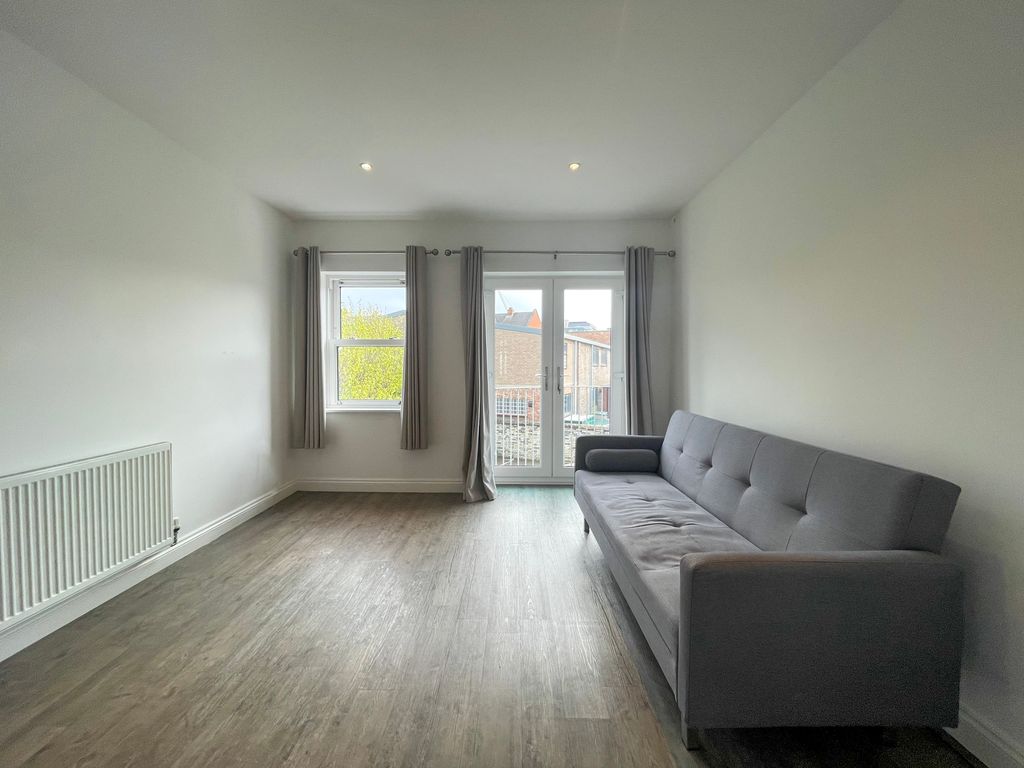 Property photo 3 of 10 Lounge
