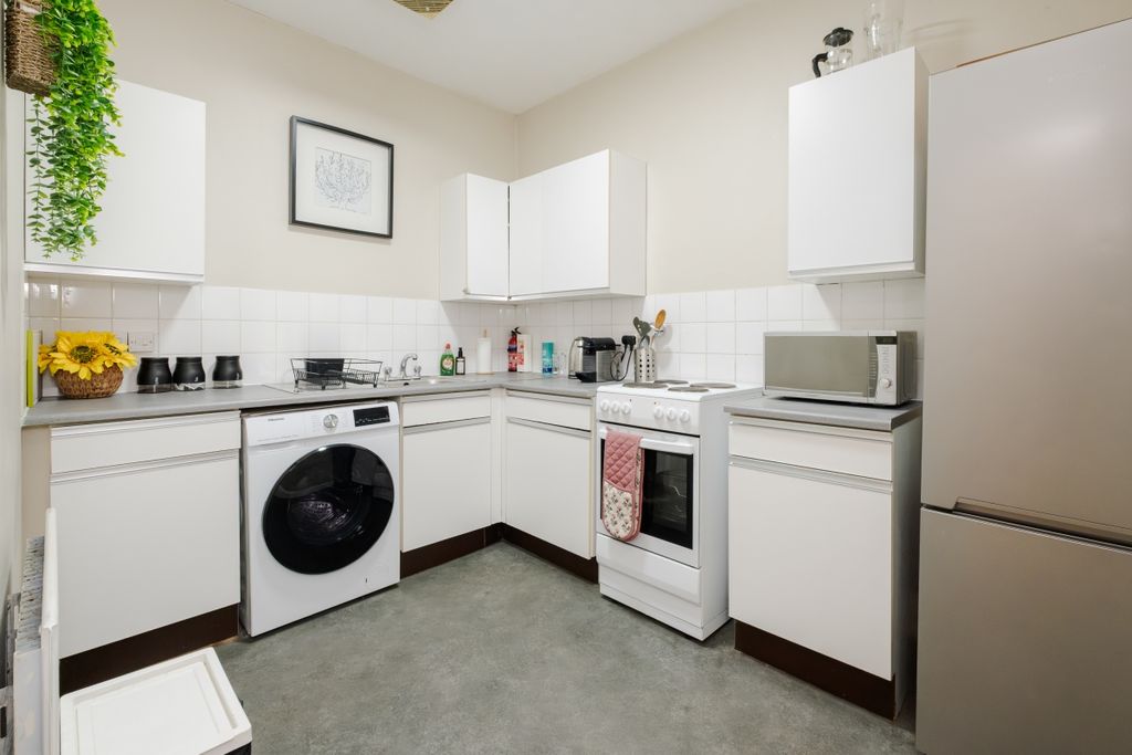 Property photo 3 of 11 Upper Street