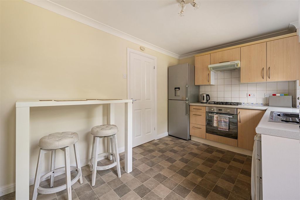 Property photo 3 of 20 Victory Road, E11