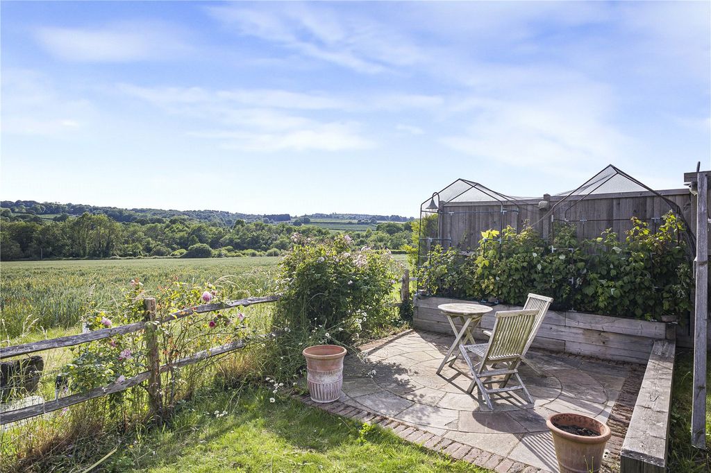 Property photo 2 of 19 Terrace