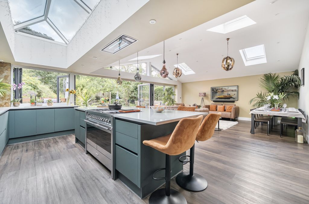 Property photo 2 of 23 1341070-18-68Bb1E...