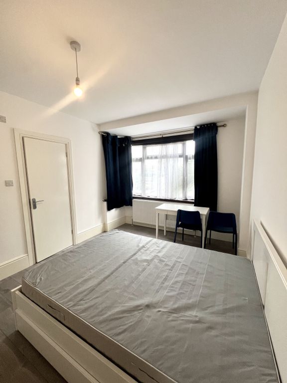 Property photo 3 of 7 Reception / Bedroom