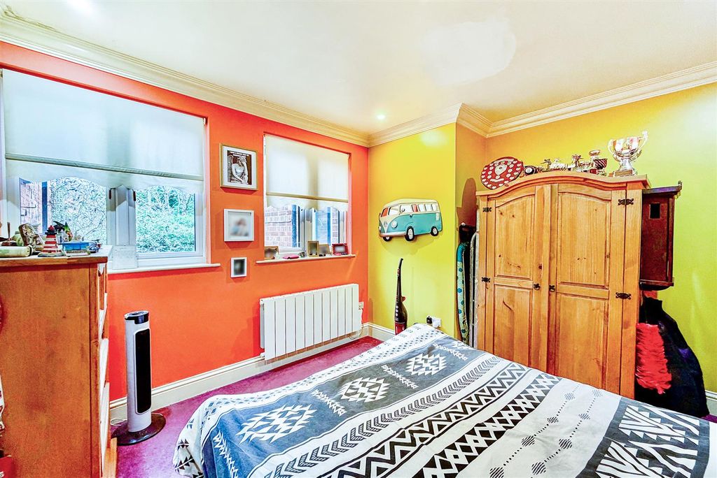 Property photo 2 of 8 Bedroom