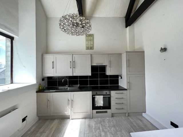 Property photo 3 of 7 Kitchen