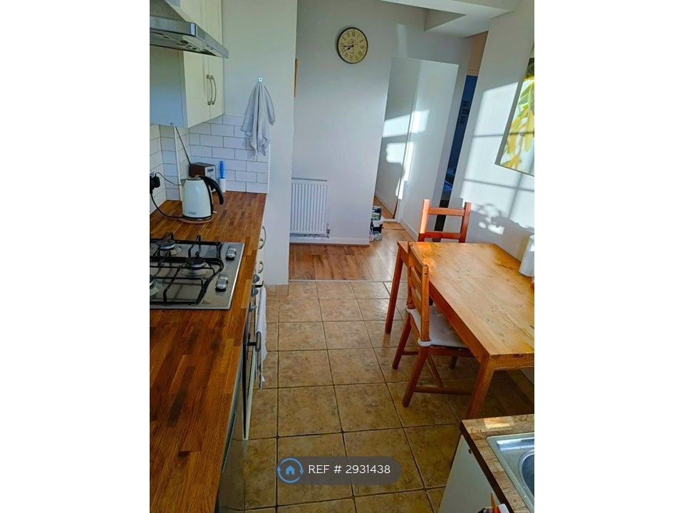 Property photo 3 of 14 Kitchen
