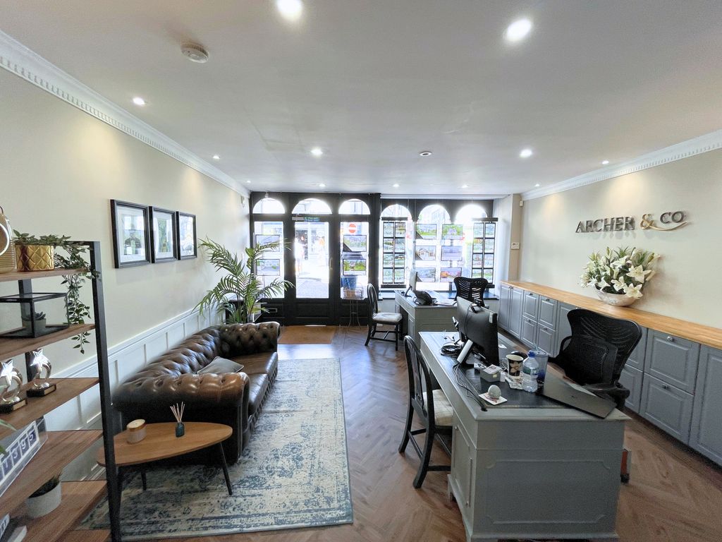 Property photo 3 of 8 Gallery