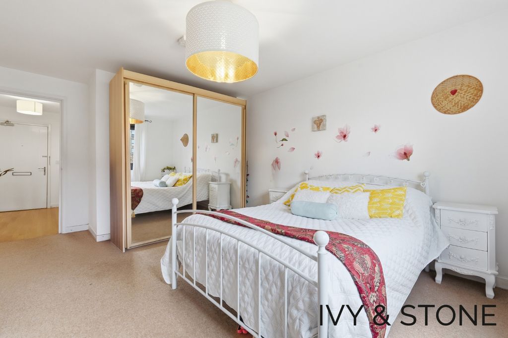 Property photo 3 of 19 4885743