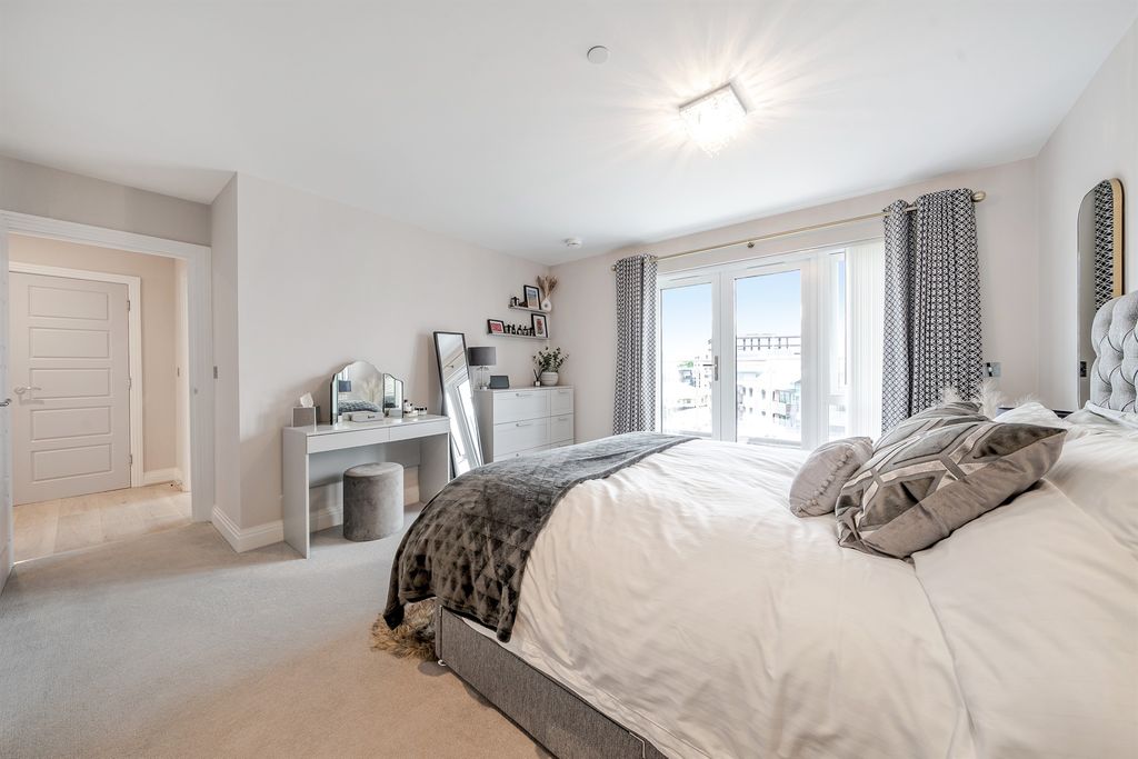 Additional image 8 of 2 bed penthouse for saleThe Colonnade, Maidenhead SL6