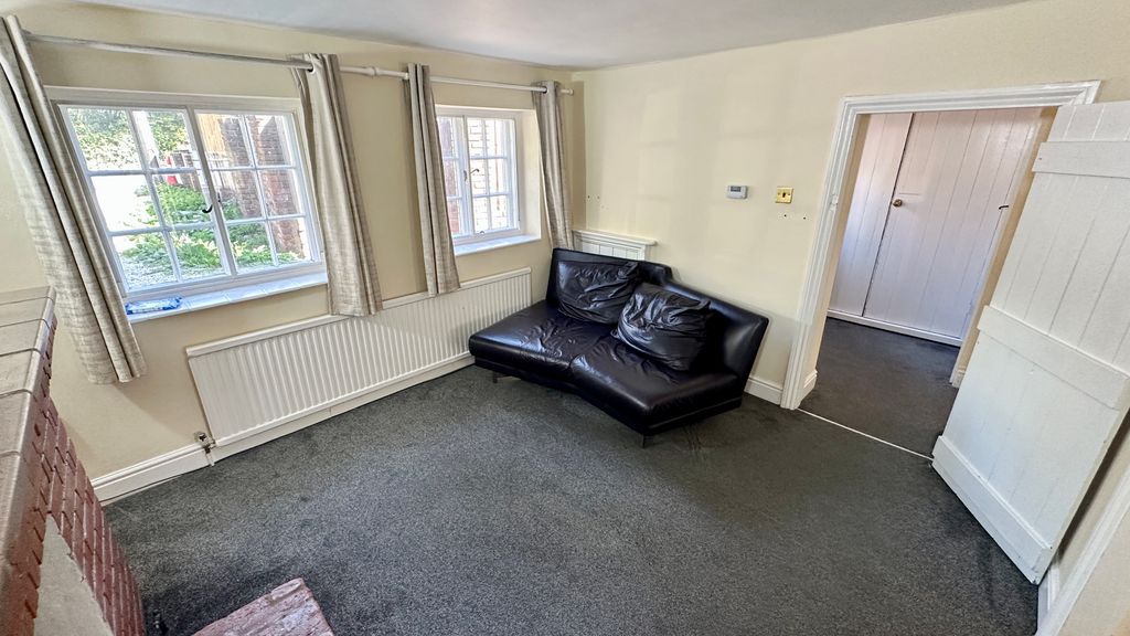 Property photo 2 of 8