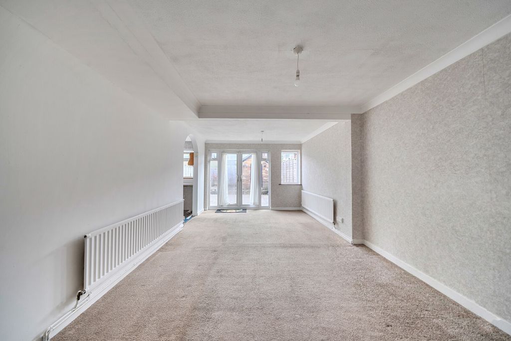 Property photo 3 of 11 1424203-7-69B0017...