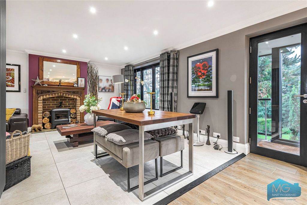 Property photo 3 of 39 Picture No. 18