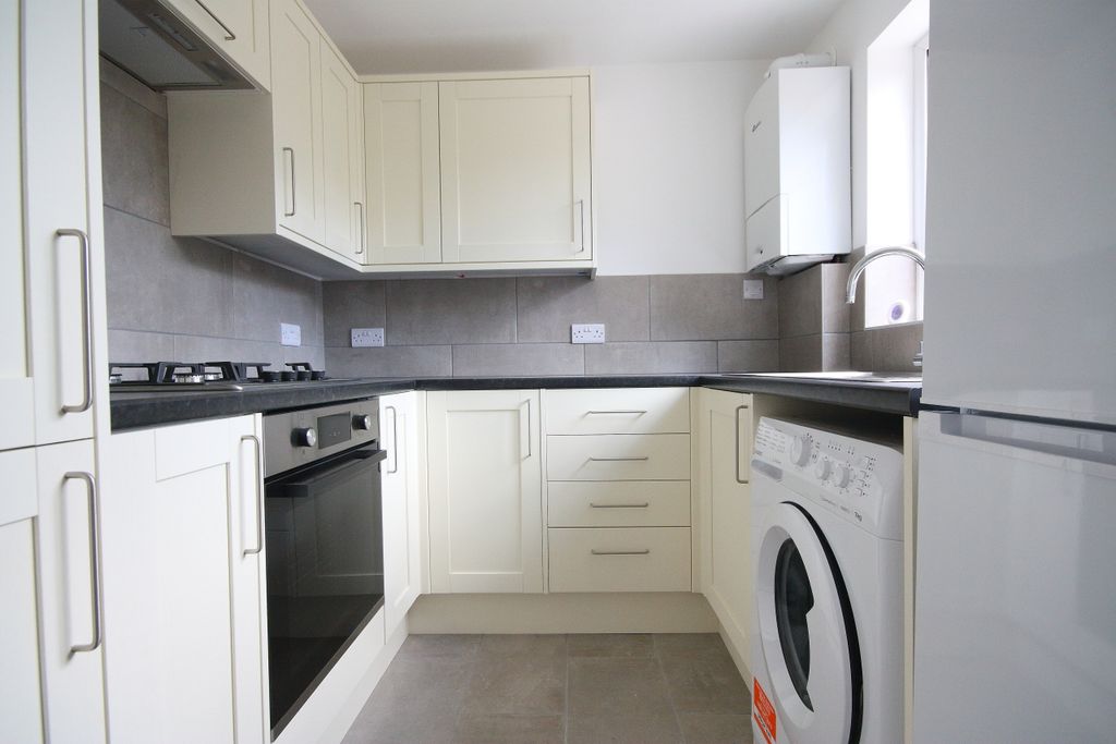 Property photo 2 of 6 Kitchen
