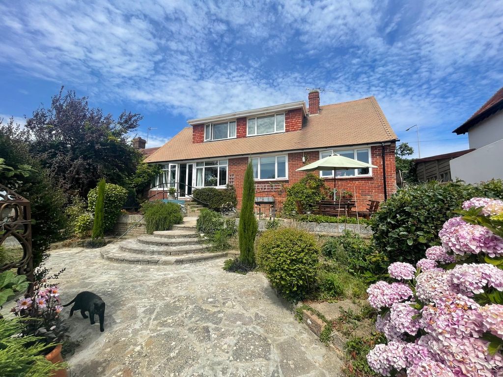 Property photo 2 of 25