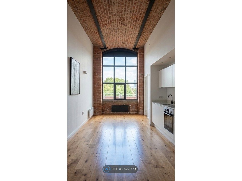 Property photo 1 of 8 High Ceilings & Exposed Brickwork