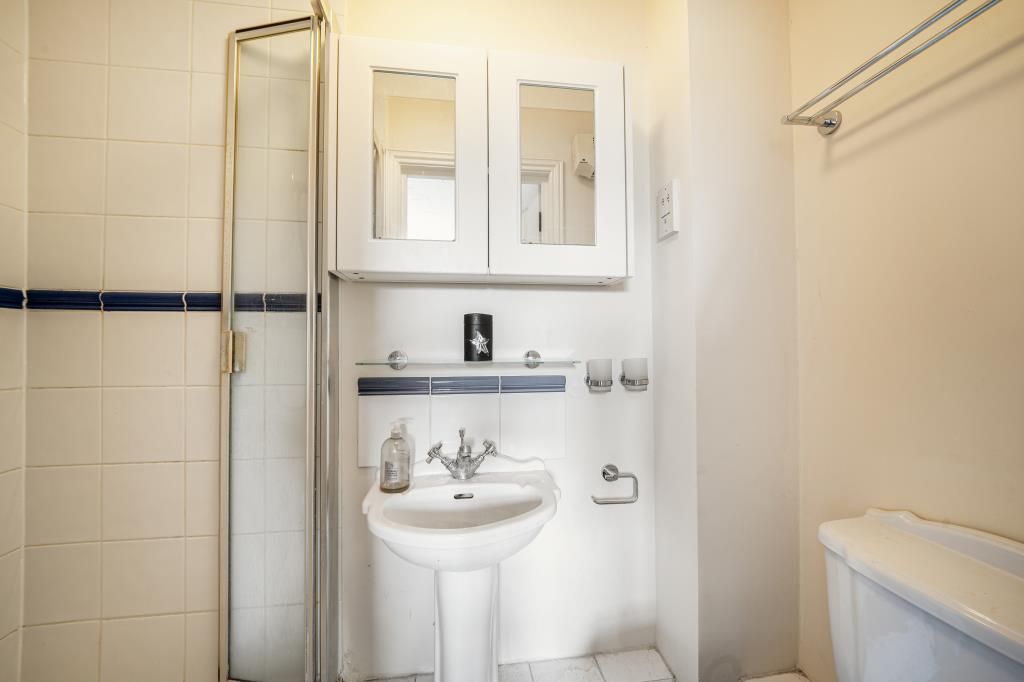 Property photo 2 of 10 Bathroom
