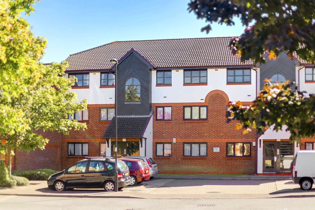 Property photo 2 of 11 Front (Exterior)