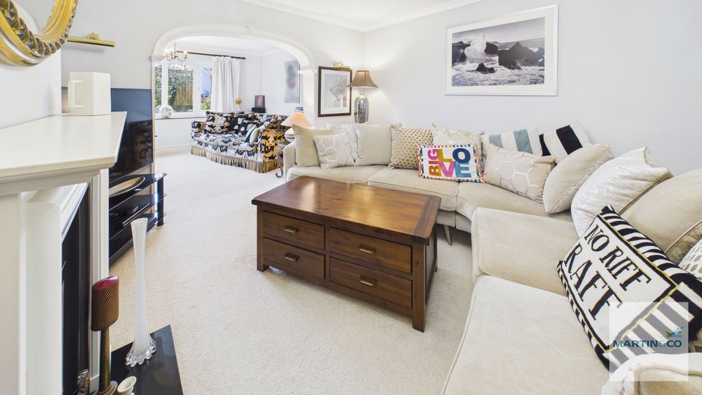 Property photo 2 of 25 Cam03663G0-Pr0235-Still004