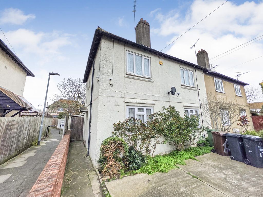 Property photo 2 of 13 Front (Exterior)