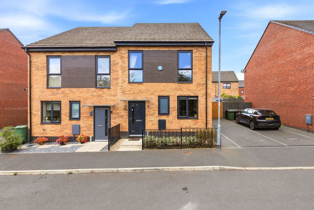 Property photo 1 of 32