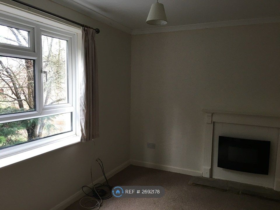 Property photo 2 of 8 Lounge