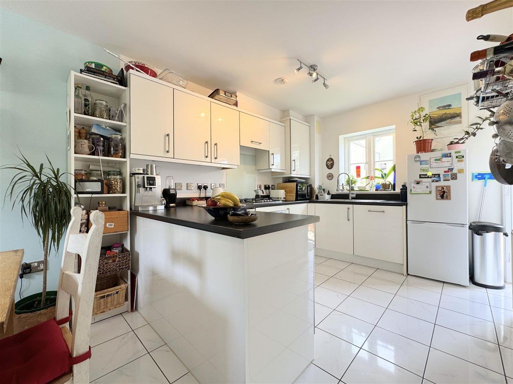 Property photo 3 of 26 Kitchen Diner