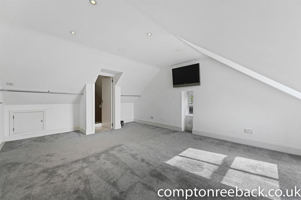 Property photo 3 of 11 Cr - 214D Walm Lane - Bedroomc3 (1).Jpg