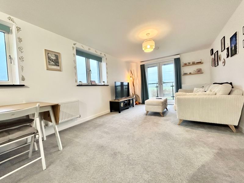 Property photo 3 of 8 Lounge