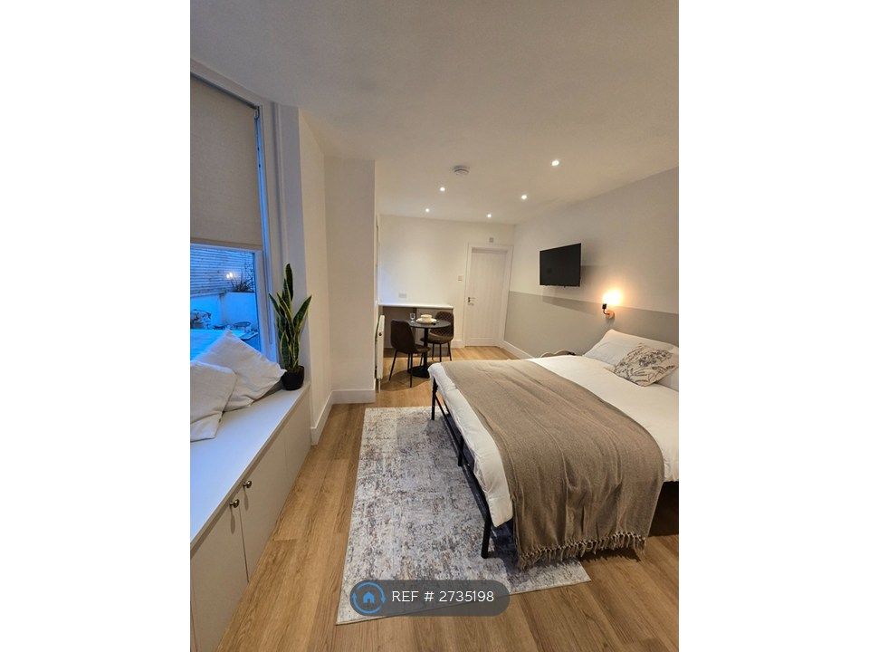 Property photo 1 of 10 Bedroom 1