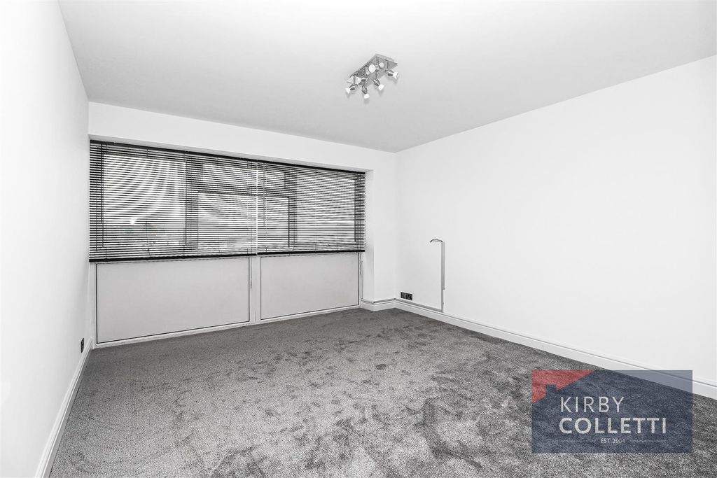 Property photo 2 of 7 Living Room