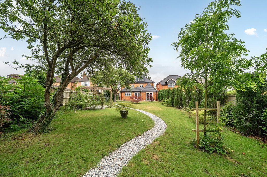 5 bed detached house for salePark Avenue, Old Basing, Basingstoke, Hampshire RG24