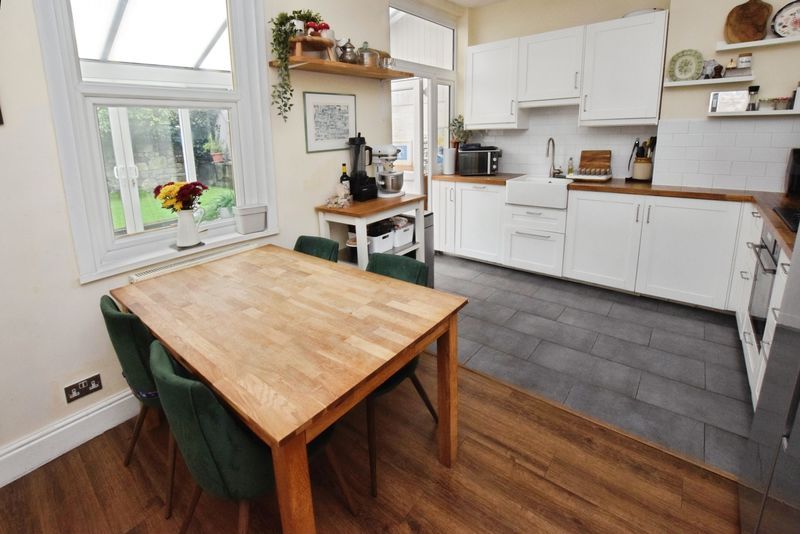 Property photo 3 of 11 Photo 8