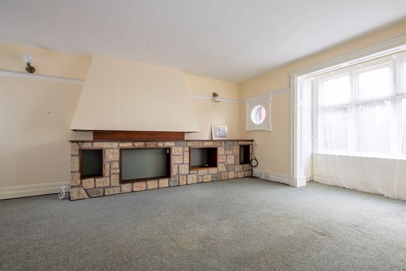 Property photo 3 of 10 Lounge