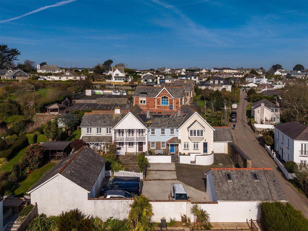 Property photo 2 of 31