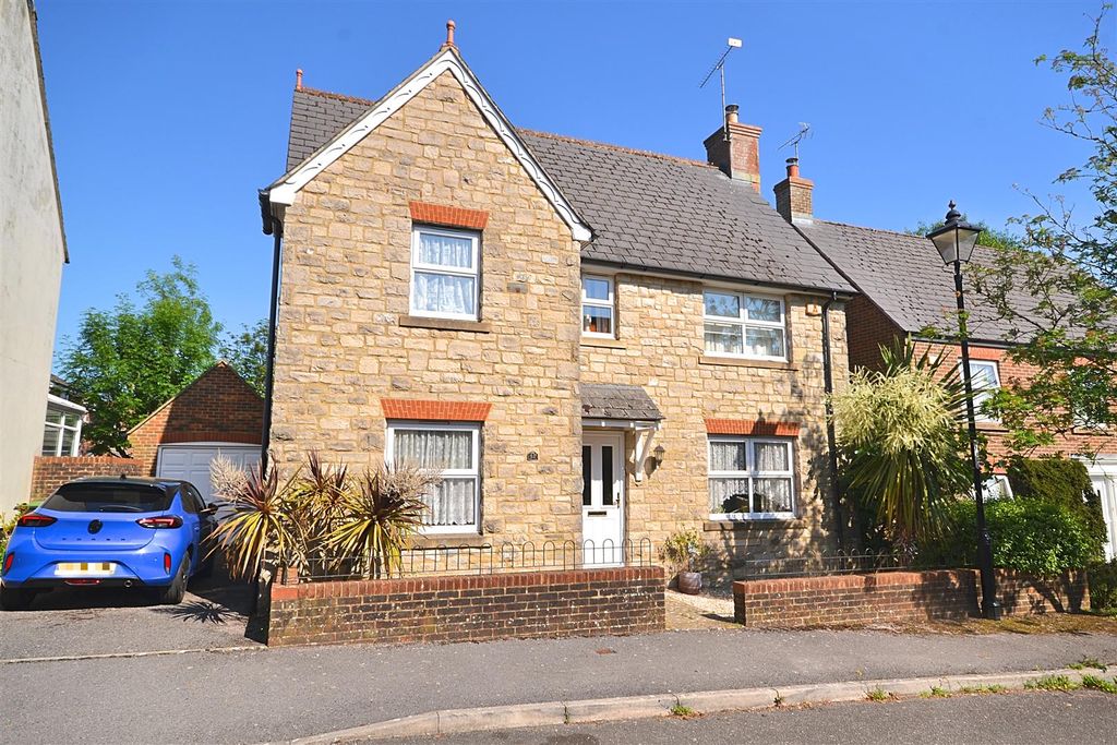 Property photo 1 of 14 45 (1).Png