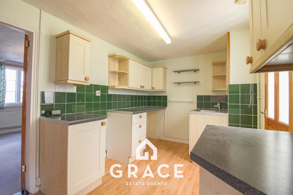 Property photo 3 of 13 Kitchen