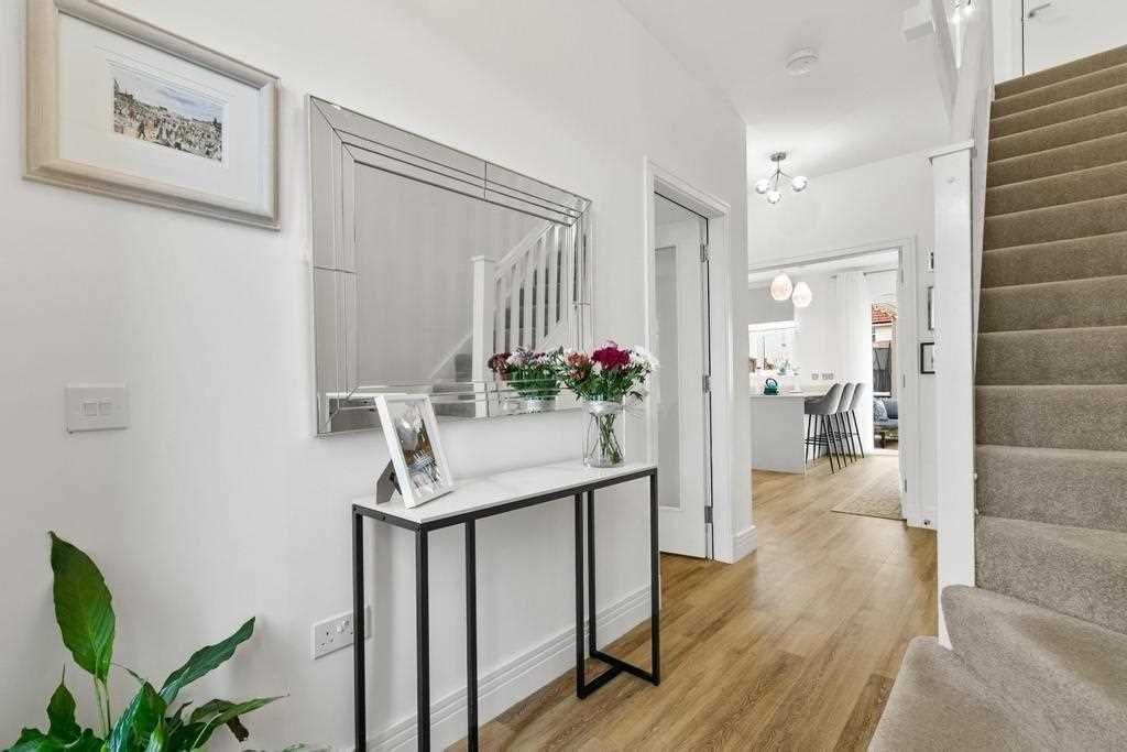 Property photo 2 of 31