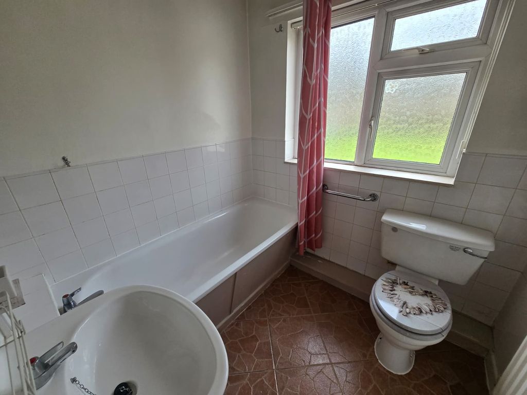 Additional image 8 of 3 bed semi-detached house to rentElim Way, Pontllanfraith, Blackwood NP12