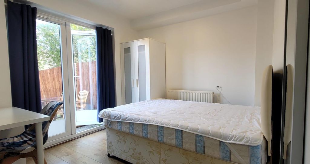Property photo 2 of 7 Room 101