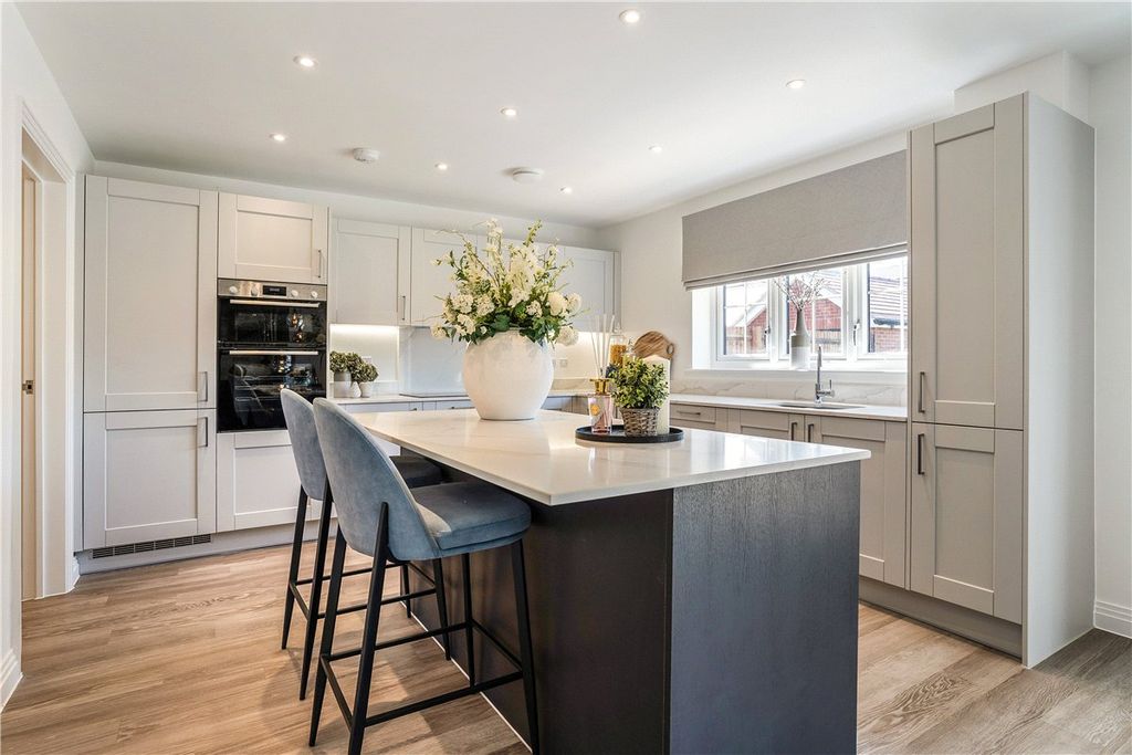 Property photo 2 of 7 Previous Show Home