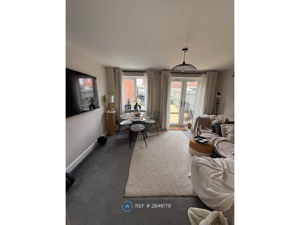 Property photo 2 of 10 Lounge